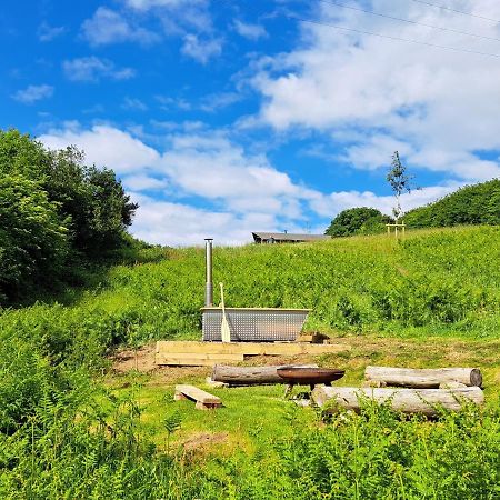 Brackenhill Glamping - Safari Tent With Hot Tub - Sleeps 6 아이비브리지 외부 사진