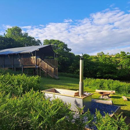 Brackenhill Glamping - Safari Tent With Hot Tub - Sleeps 6 아이비브리지 외부 사진