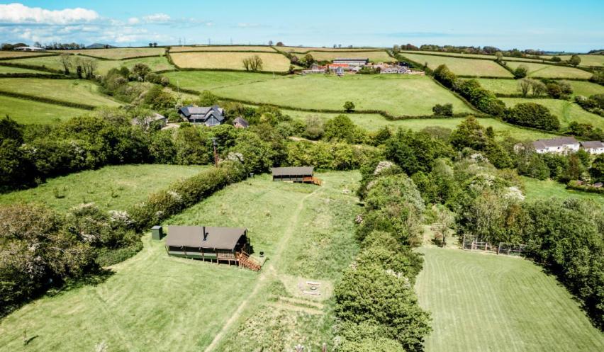 Brackenhill Glamping - Safari Tent With Hot Tub - Sleeps 6 아이비브리지 외부 사진