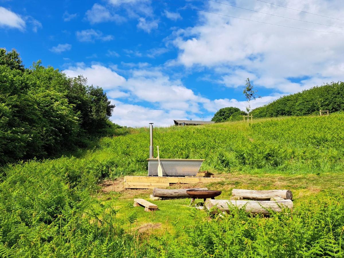 Brackenhill Glamping - Safari Tent With Hot Tub - Sleeps 6 아이비브리지 외부 사진