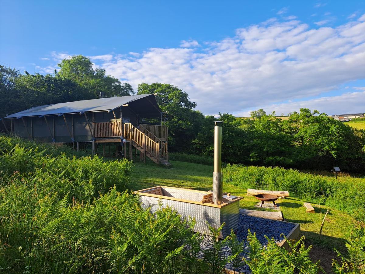 Brackenhill Glamping - Safari Tent With Hot Tub - Sleeps 6 아이비브리지 외부 사진