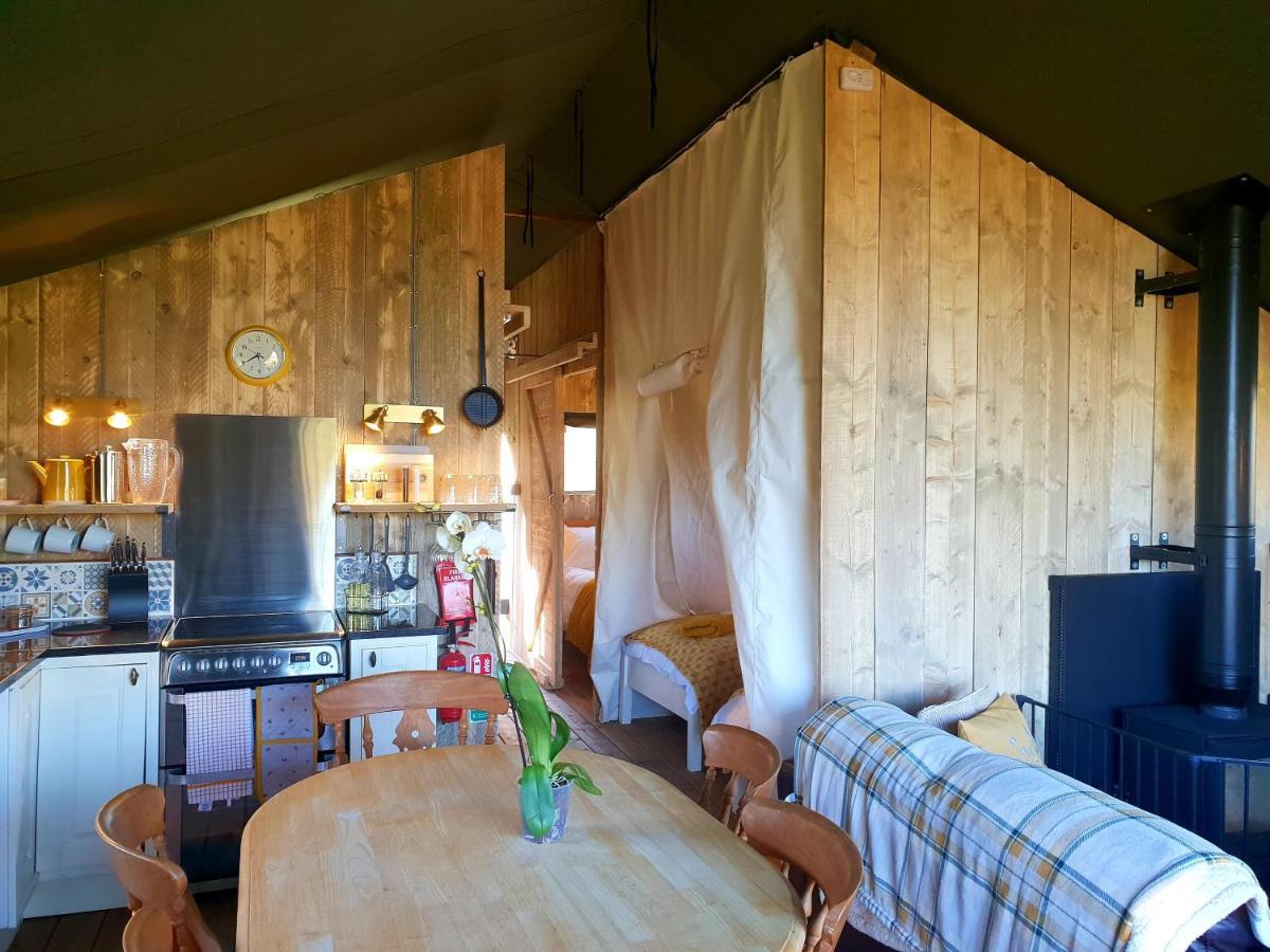 Brackenhill Glamping - Safari Tent With Hot Tub - Sleeps 6 아이비브리지 외부 사진